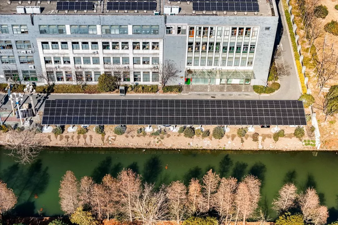 適合不同應(yīng)用場景的光伏車棚系統(tǒng)介紹