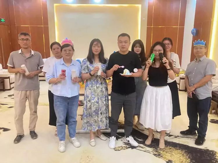 浪漫夏日，喜辰共樂 匯玨網(wǎng)絡(luò)8月員工生日會